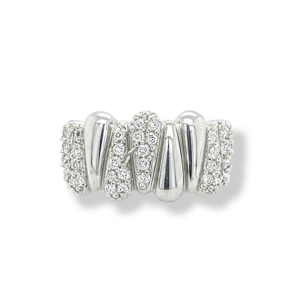 Contemporary Style Round-Cut Gold Ring