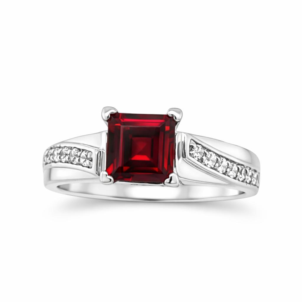 Garnet Royale Birthstone Gold Ring